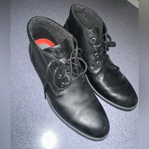 Men’s rockport size 10. Chukka boots